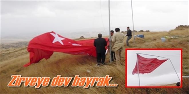 Dinek Dağı zirvesine Türk Bayrağı