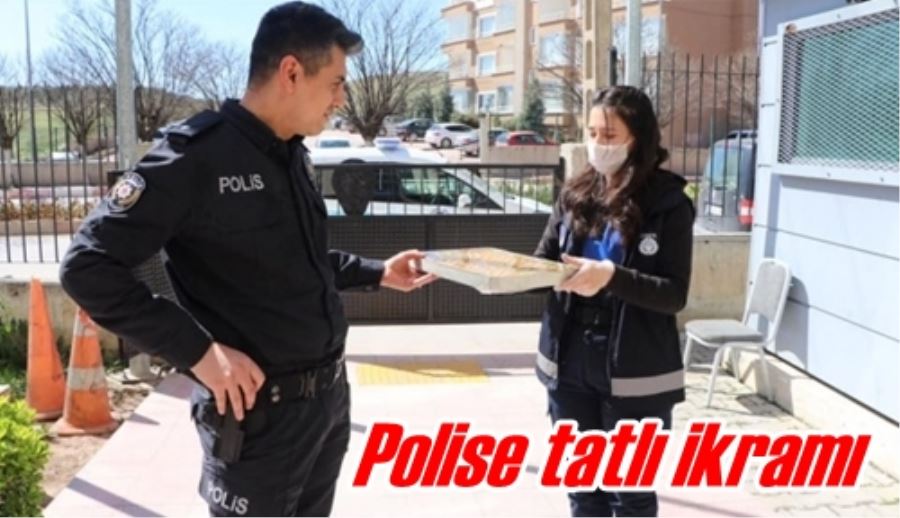 Polise tatlı ikramı