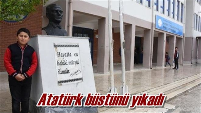 Atatürk büstünü yıkadı