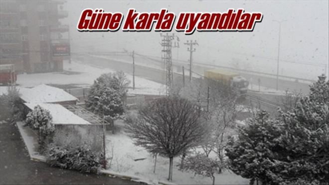 Güne karla uyandılar