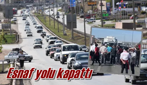 Esnaf yolu kapattı