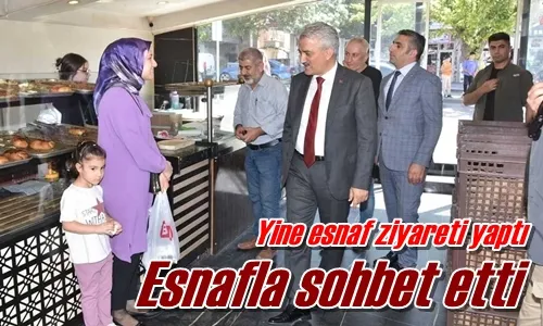 Esnafla sohbet etti