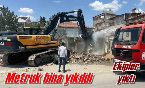 Metruk bina yıkıldı