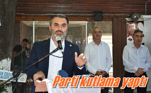 Parti kutlama yaptı