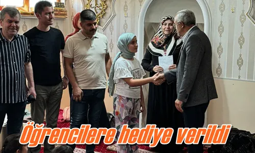 Öğrencilere hediye verildi