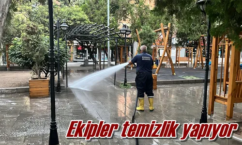 Ekipler temizlik yapıyor