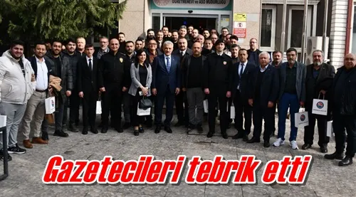 Gazetecileri tebrik etti