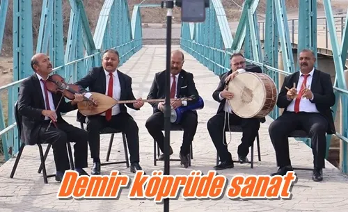 Demir köprüde sanat
