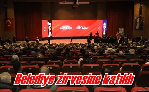 Belediye zirvesine katıldı