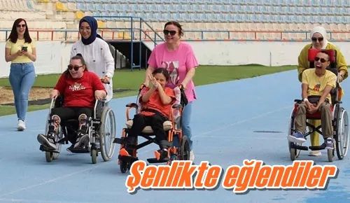 Şenlikte eğlendiler
