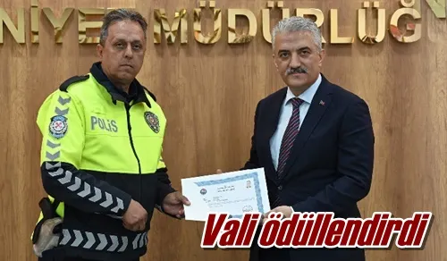 Vali ödüllendirdi