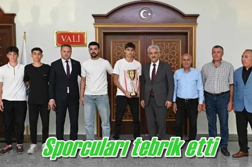 Sporcuları tebrik etti