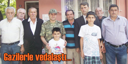Komutan veda etti