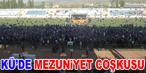 Üniversitede Mezuniyet Coşkusu