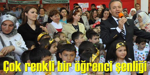 ÖĞRENCİLERDEN RENKLİ ŞENLİK